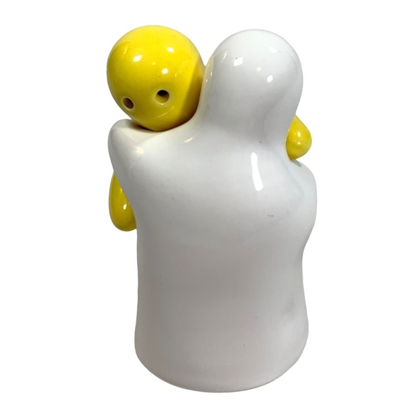 Vintage Yellow & White Ceramic Hugging Ghosts Salt and Pepper Shaker Set - Picture 3 of 7